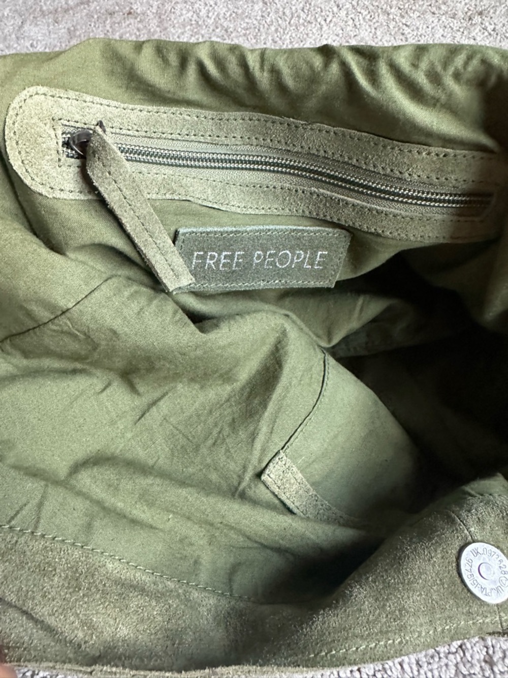 FREE PEOPLE Bobbi
Slouch Suede Tote In olive Green
New with tags - Picture 5 of 7